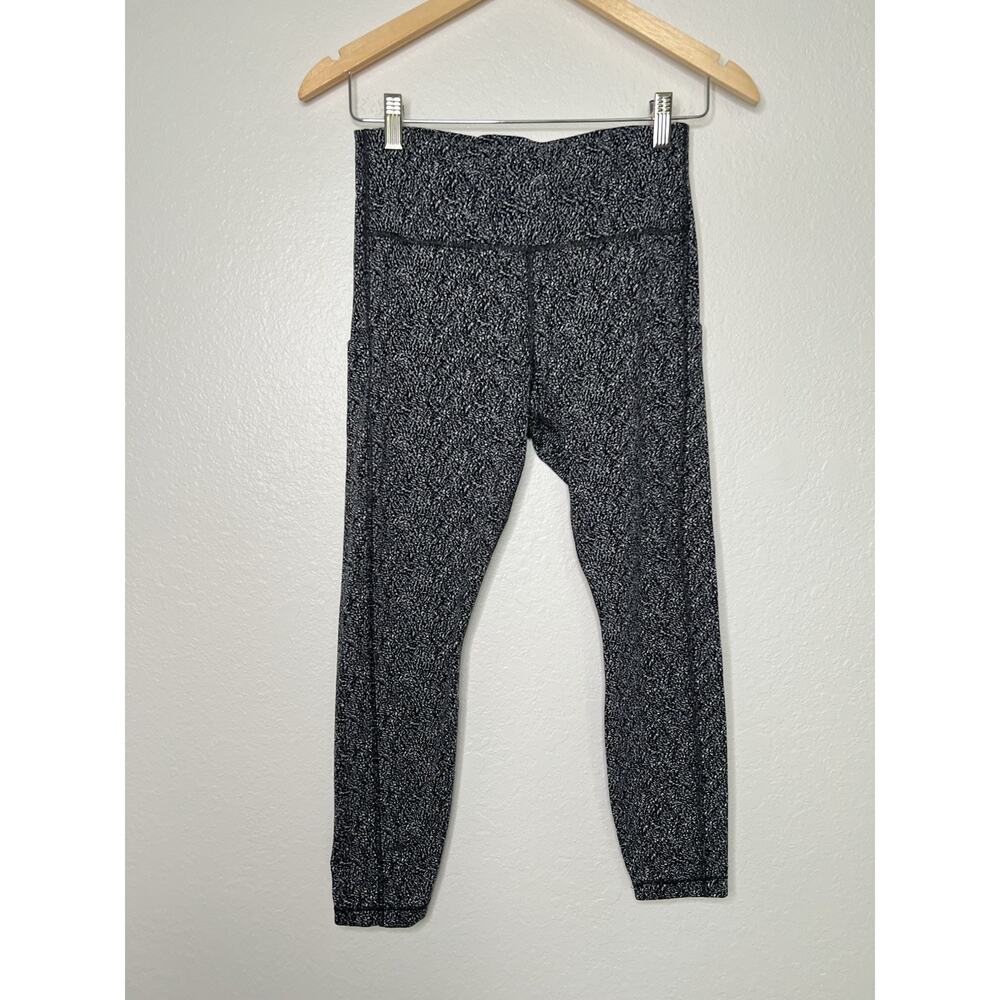 Athleta Ultimate Stash Pocket Textured 7/8th Tight in Black Static Size Medium